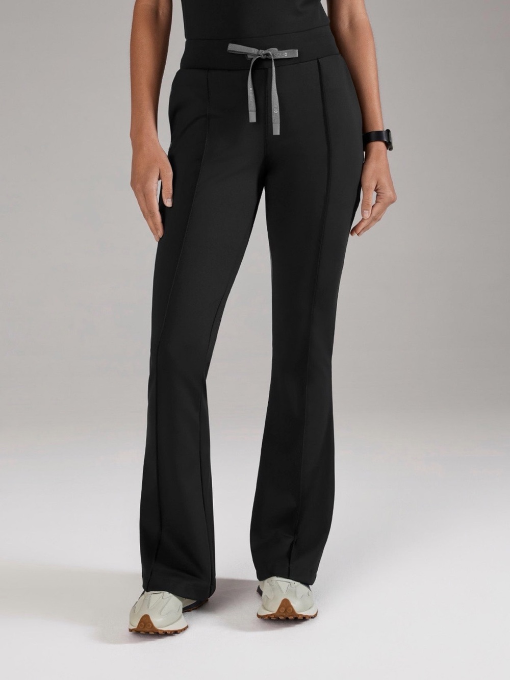 FIGS FORMx Black Scrubs Set - Evanston Pants & Sona V-Neck Top - Size M/MR - Picture 10 of 14